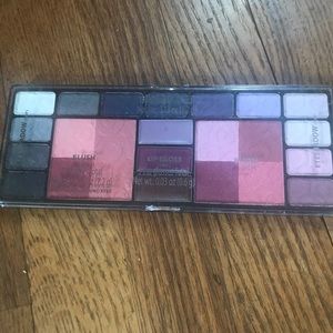 Eyeshadow / Lips / Blush Pallet